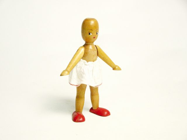 672